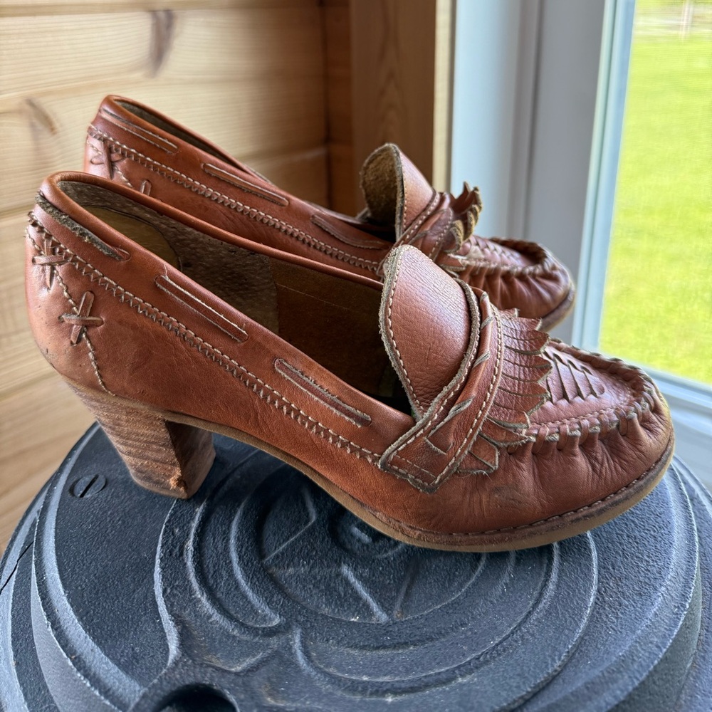 Nobil’s VINTAGE 70s Tan Leather Size 6 Mules